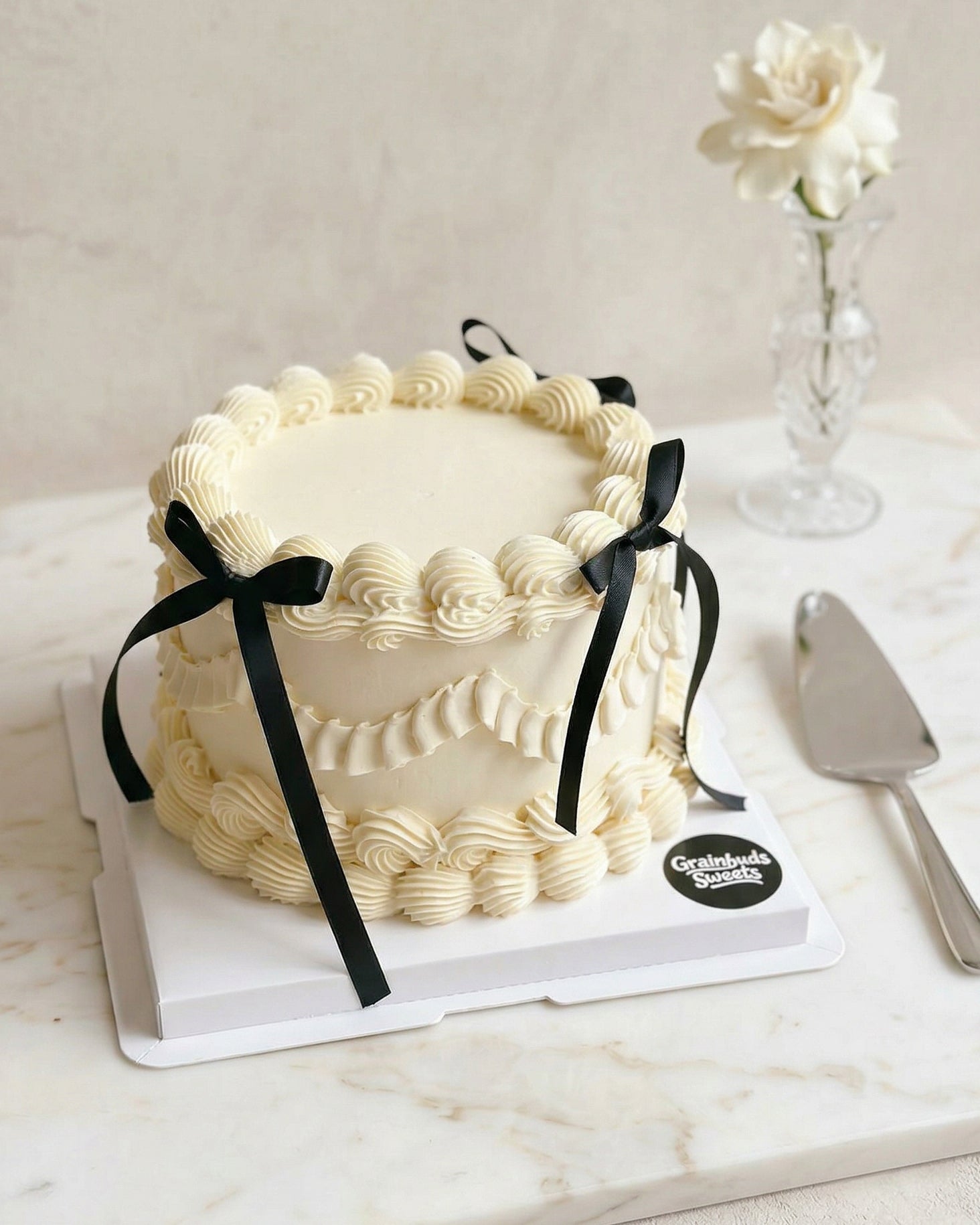 Black Ribbon Bow Vintage Cake