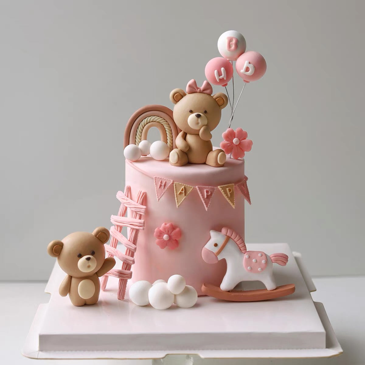 Teddy bear themed cake（pink）