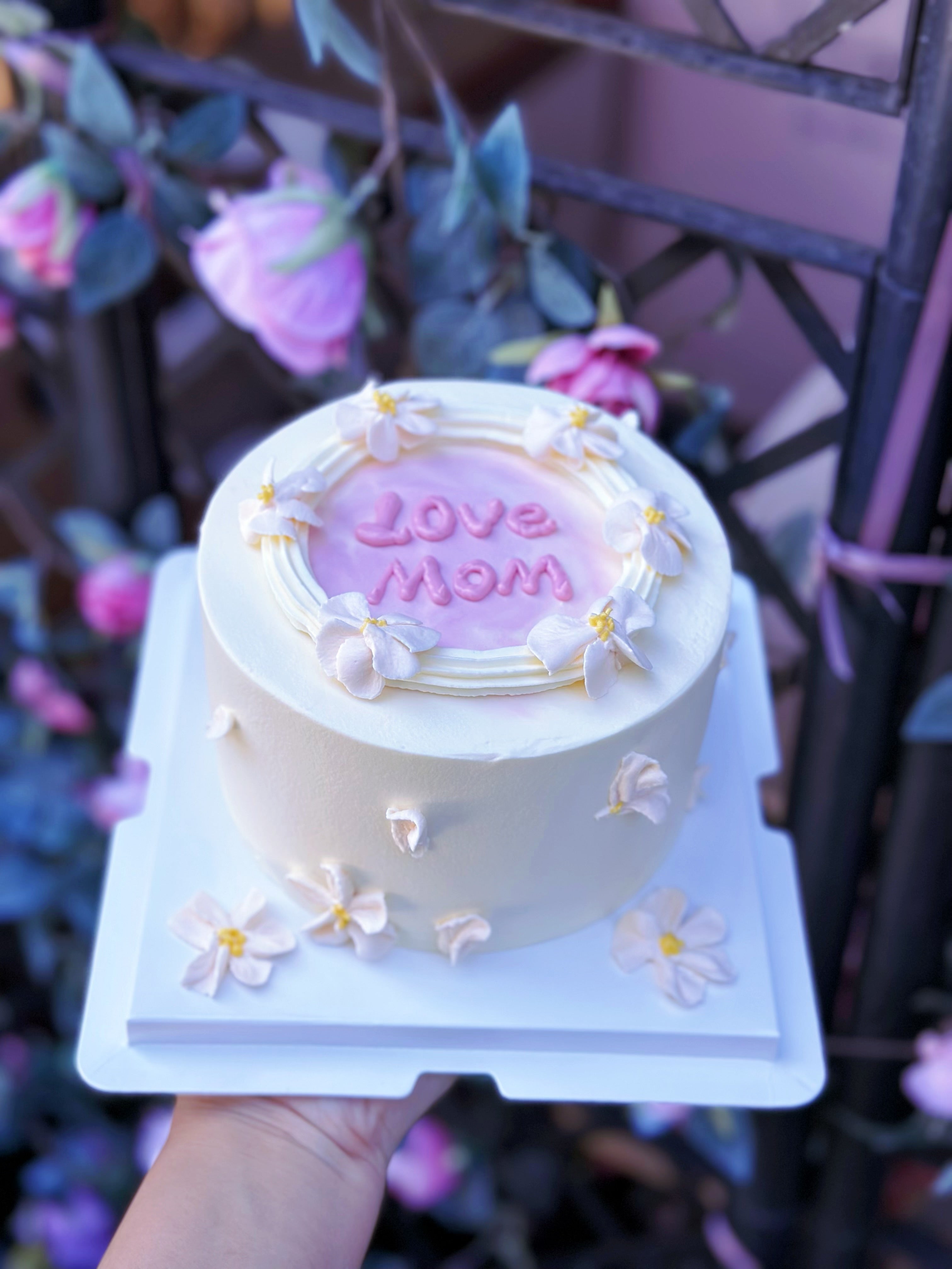 2026 mother’s day-Love Mom Cake